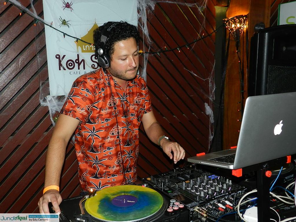  Dj Amaral Ed garante o balanço deste domingo no Koh Samui