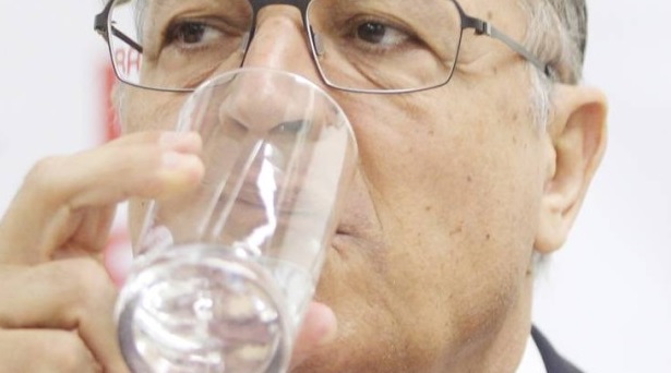 Vida corrida? Tem app pra te lembrar até de beber água. E beba!