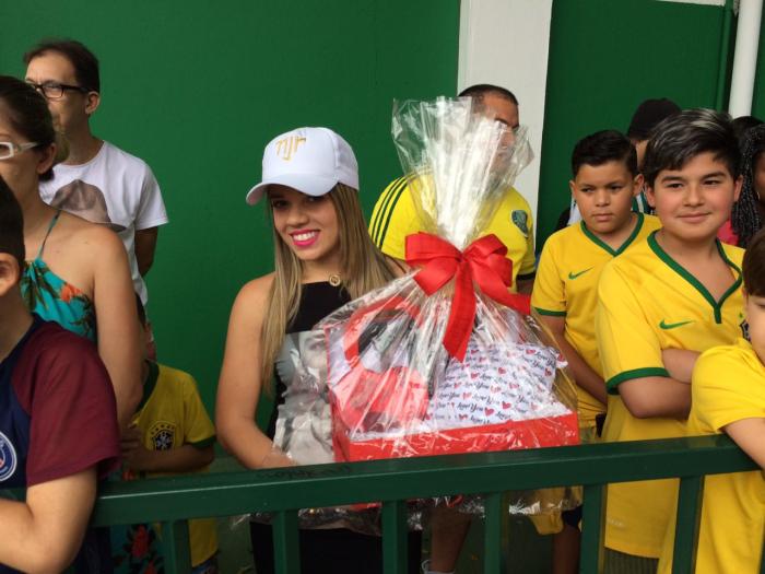 Jundiaiense faz vigília para tentar presentear Neymar