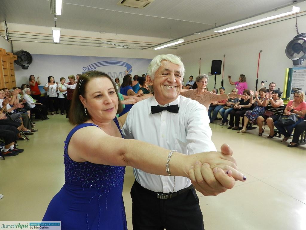  Para prevenir doenças, Sobam põe a terceira idade pra cantar e dançar