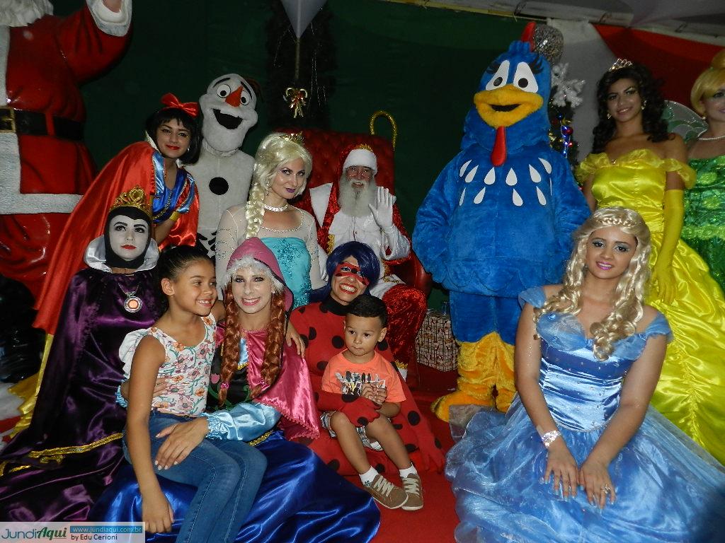 Papai Noel te espera no Centro, com comércio aberto neste domingo