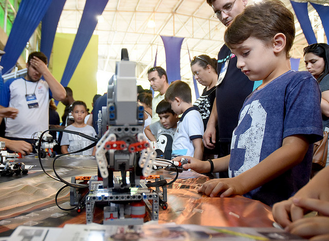 Science Days desperta a curiosidade das crianças pelas coisas do espaço