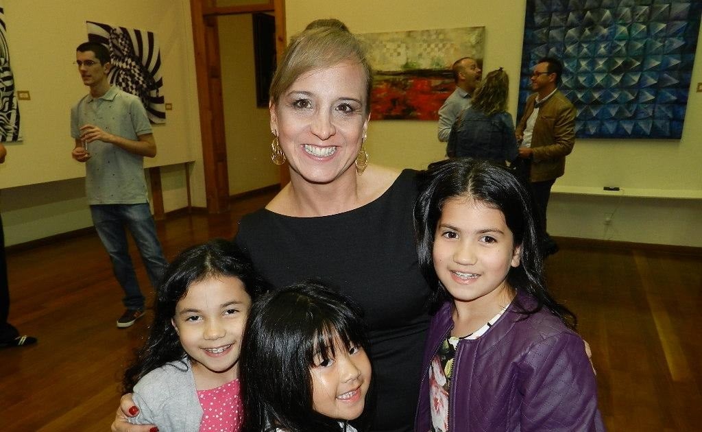 DIA DA MULHER \ Alice espalha cores e formas por muitos países