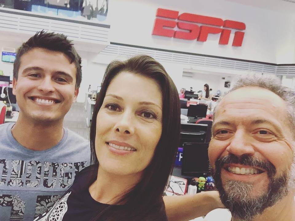  DIA DA MULHER \ Jundiaiense volta a narrar jogo de futebol na TV