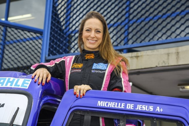  DIA DA MULHER / Michele deu toque cor de rosa às pistas de corrida