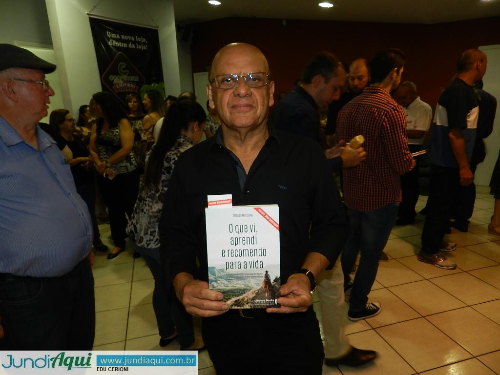  Orlando Marciano lança livro nesta noite de quinta