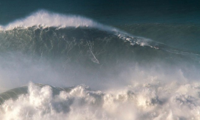  Jundiaiense Rodrigo Koxa é dono da maior onda do surf mundial