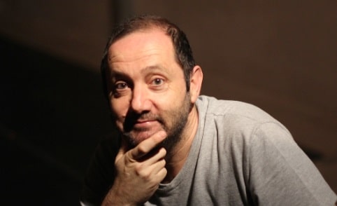 “À Espera” é nova estreia nos palcos com texto de Sérgio Roveri