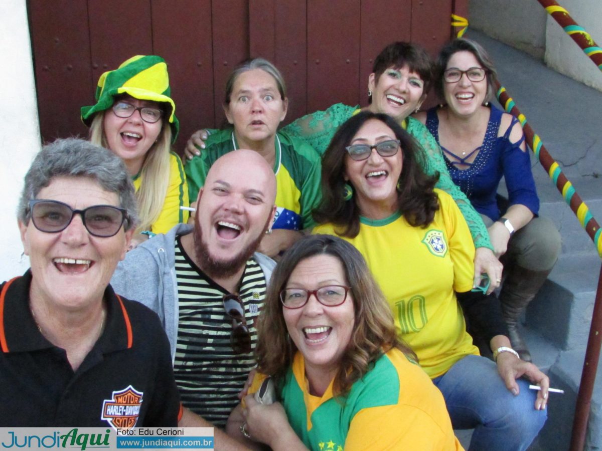 Refogado do Sandi põe o bloco na avenida para torcer