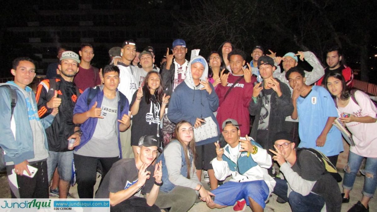 Galera ocupa o Escadão com “Batalha de Rap”