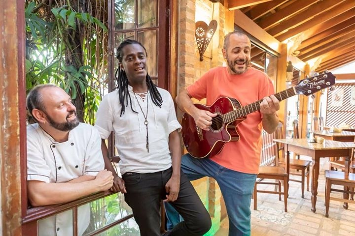 Três músicos e três chefs agitam a noitada de quinta no Koh Samui