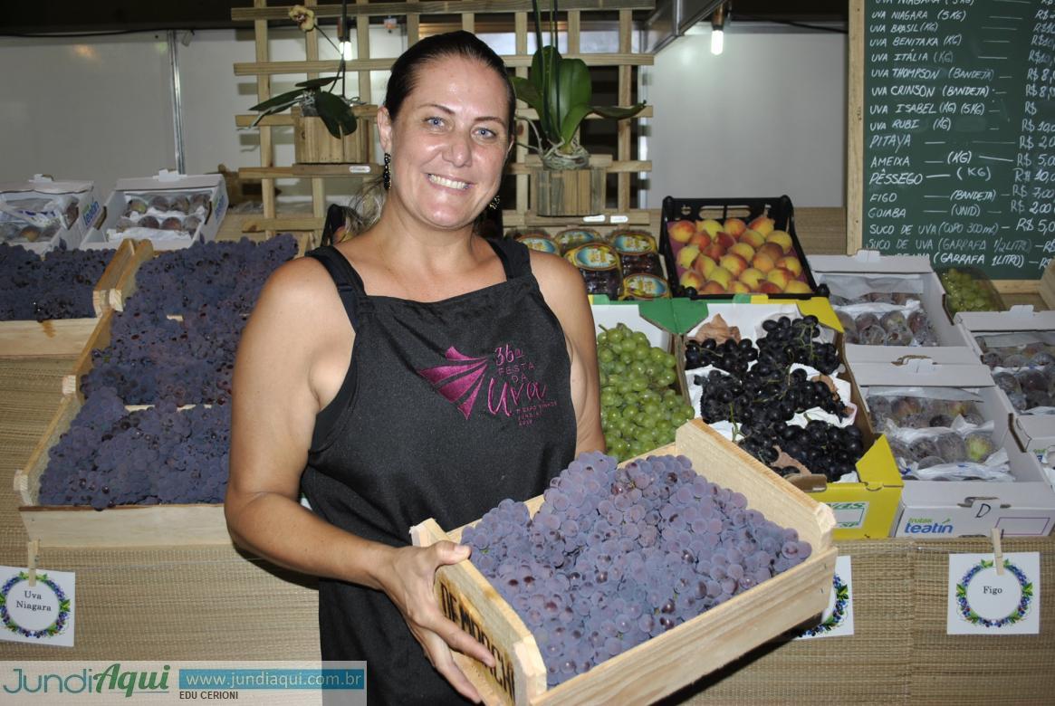  Bonita e docinha, uva vende muito na festa