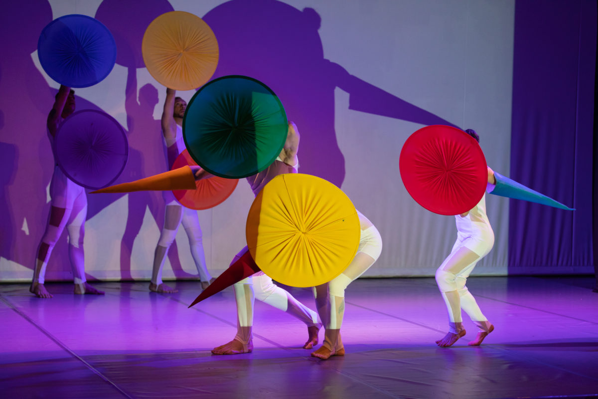 Tem “Poetas da Cor” com jundiaienses no palco do Polytheama