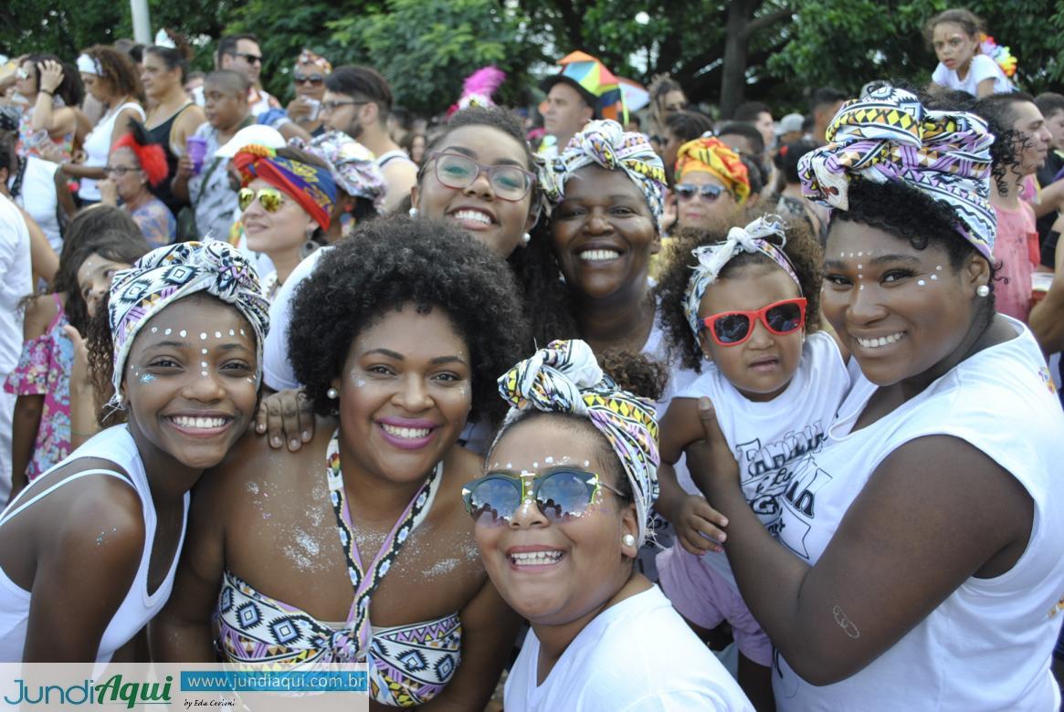  Sol, calor e aquele banho de alegria no desfile do Kekerê