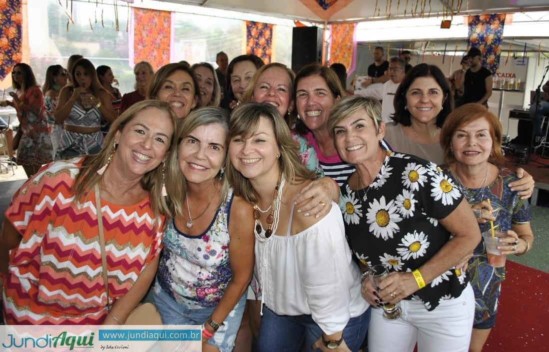 Feijoada com samba pra reunir os amigos no Tênis Clube