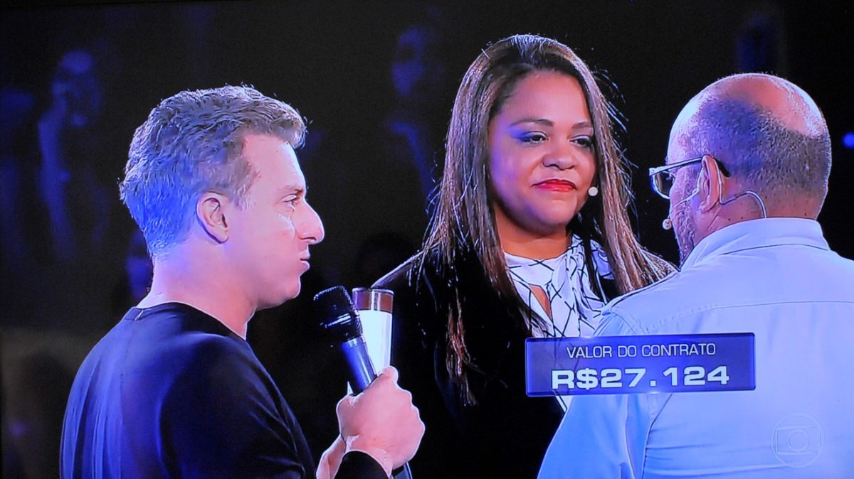 Mara dá show de simpatia na TV, mas volta sem ganhar nenhum real