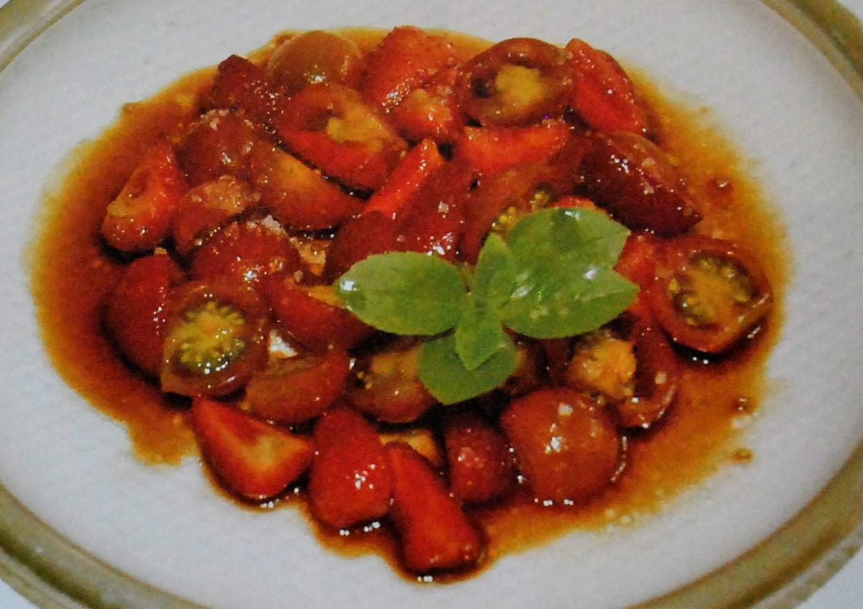  Salada de tomates cereja e morangos