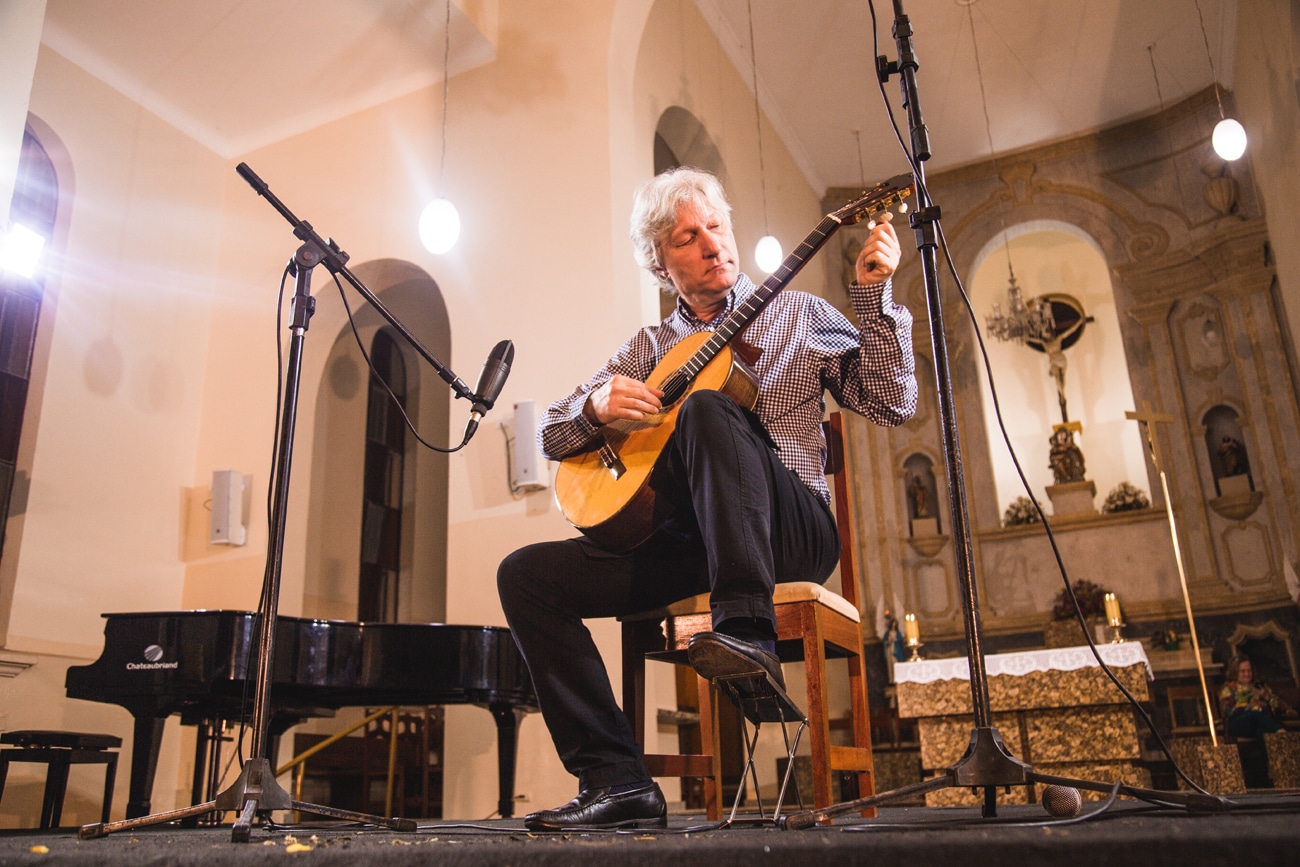  Violonista Fábio Zanon toca com a orquestra no feriado