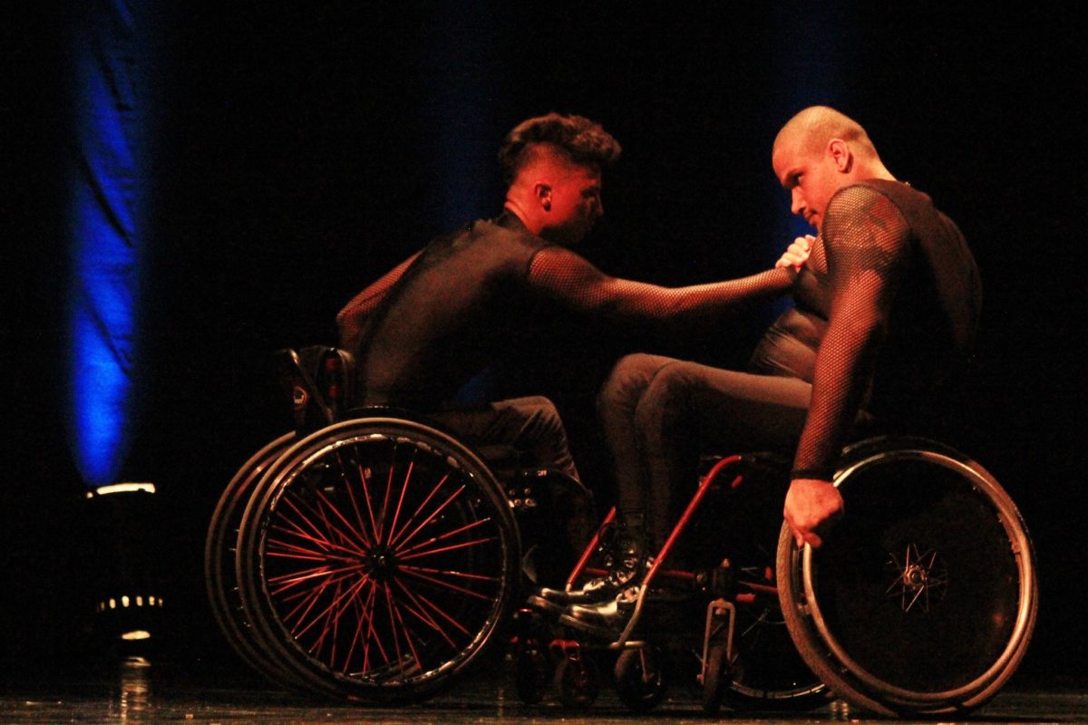 Peama coloca seus atletas na dança no Polytheama