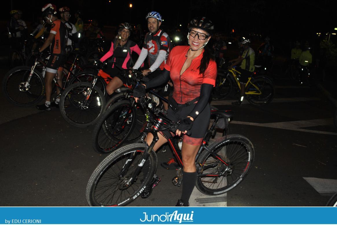  Turma do pedal noturno é cada vez maior em Jundiaí