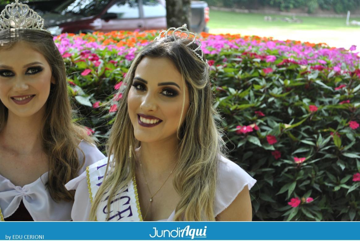 Estagiária da Câmara de SP se veste de princesa em Jundiaí