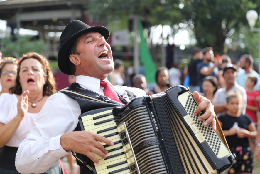 Parada da Uva enche de festa os olhos do público