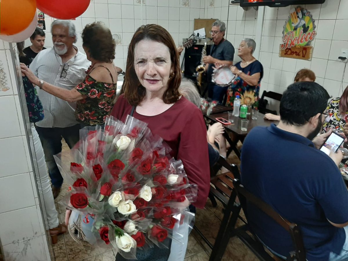 Mulher das Rosas espalha romantismo pela noite jundiaiense