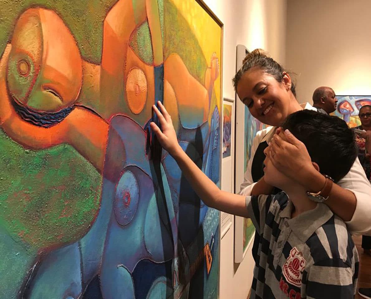 Exposição de Adelio Sarro é para ser explorada com o tato