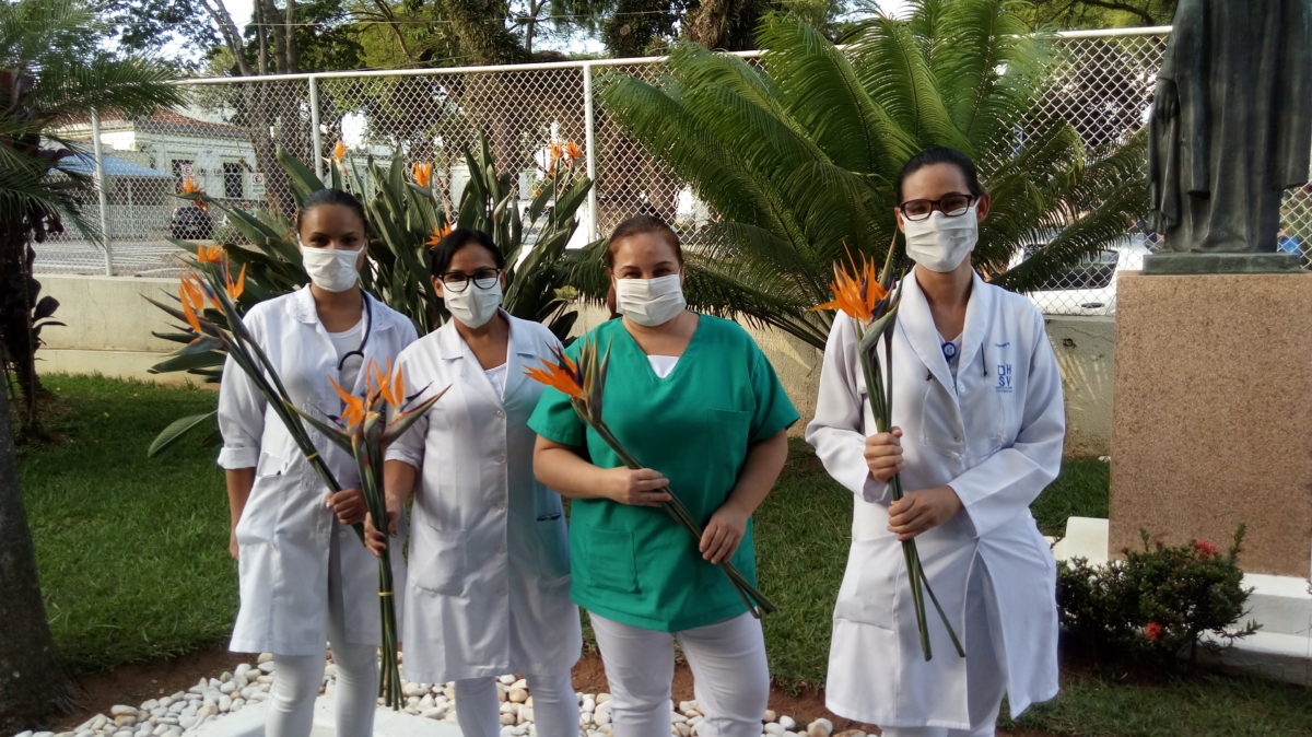 Depois de pizza, agora funcionários de hospital ganham flores
