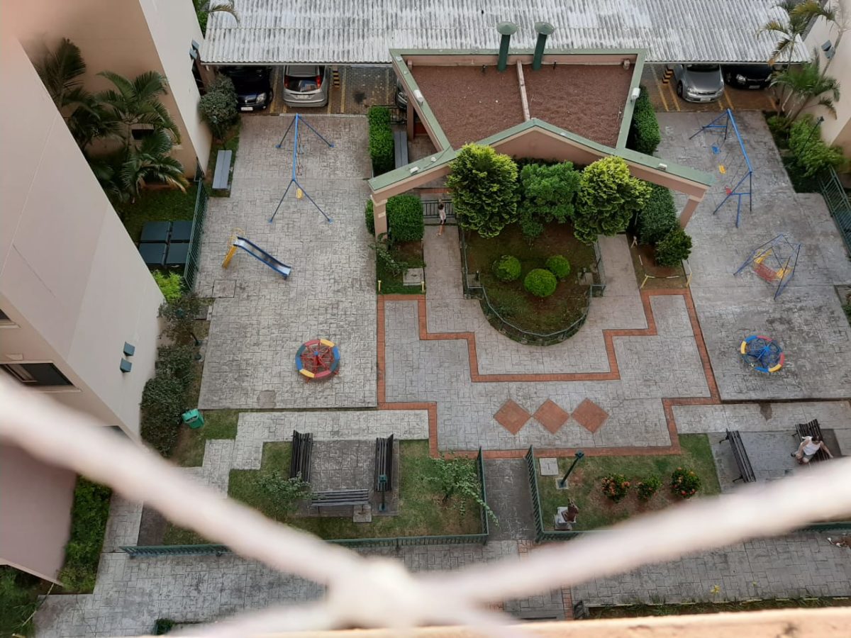 Desafio na cidade que tem 3 de cada 10 em condomínio é evitar aglomeração