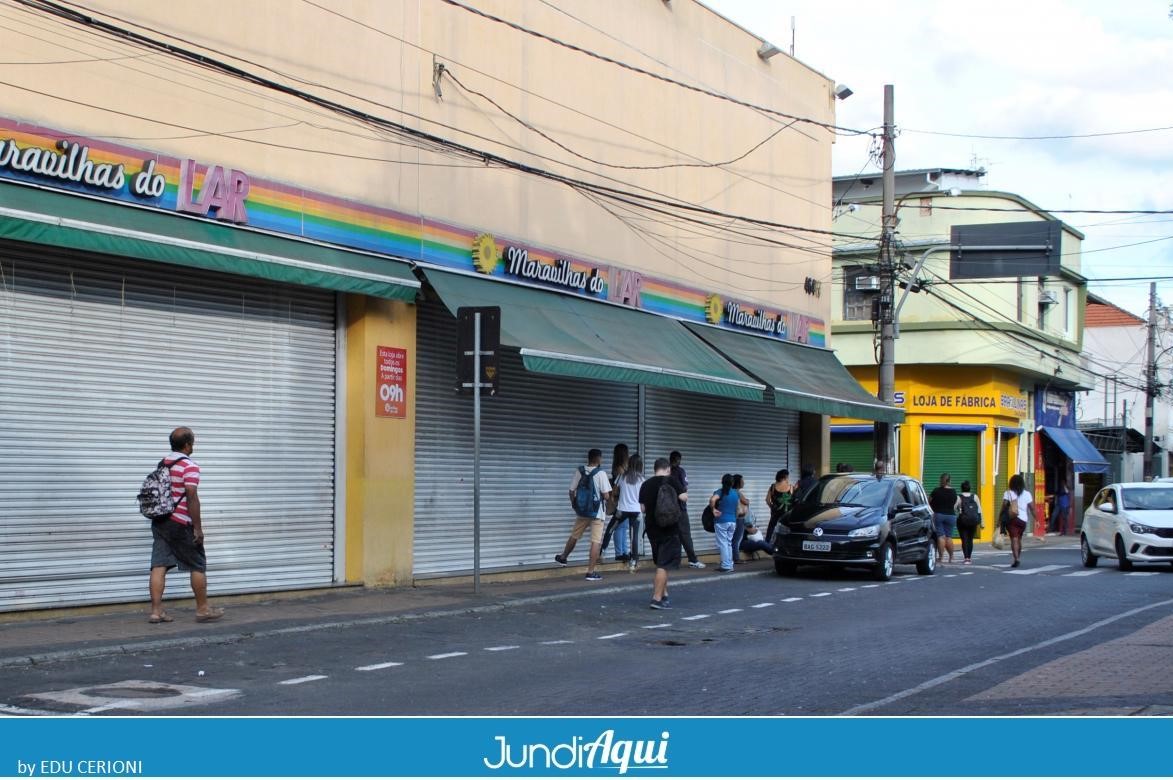 Em novo decreto, prefeito pode interditar comércio que insistir em abrir