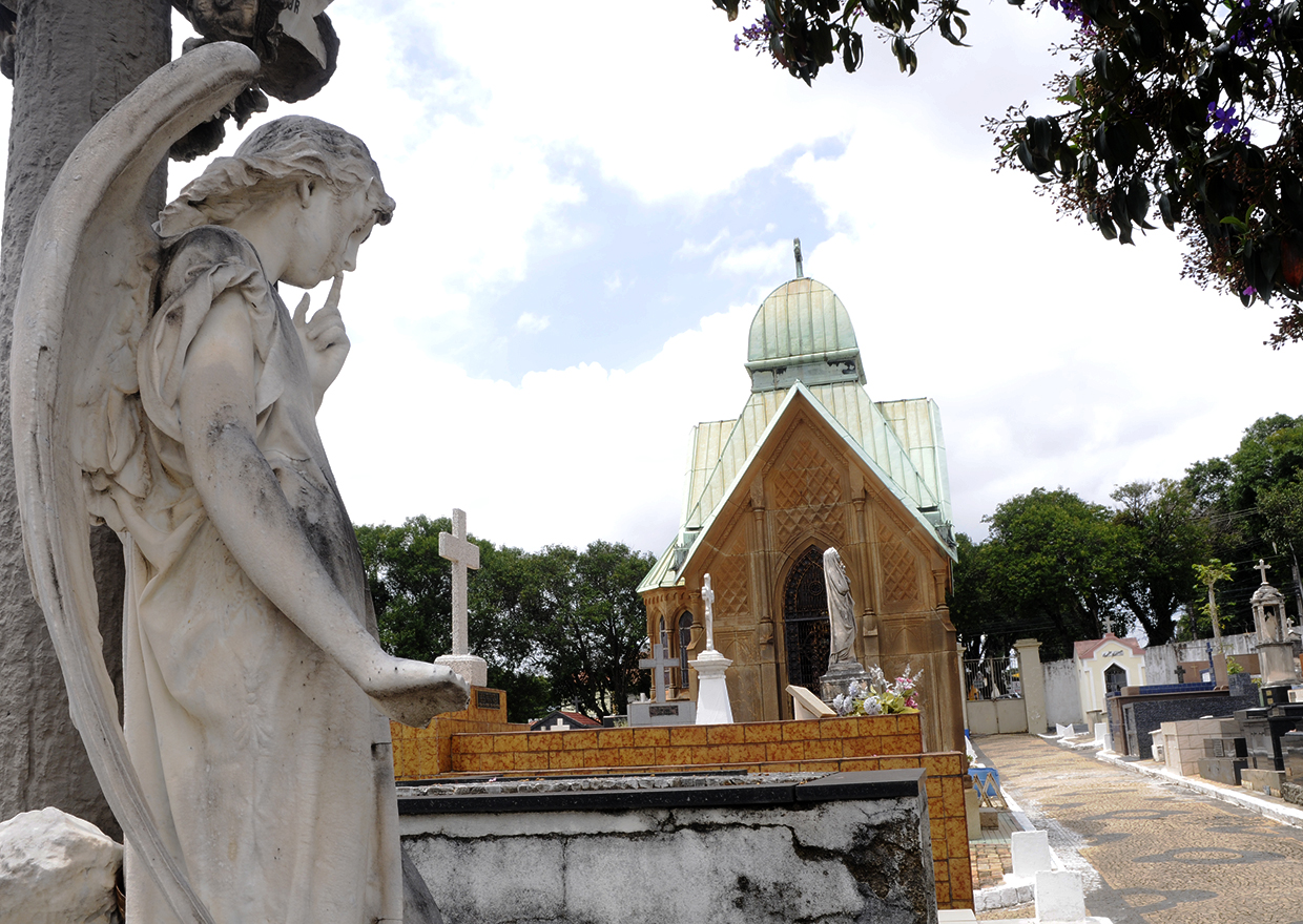  Antes do Cemitério do Desterro, enterros eram no entorno da Catedral
