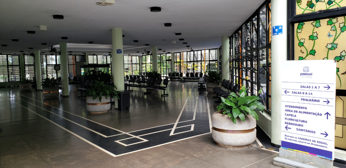 Enterro aceita cartão e vai de R$ 1 mil a R$ 3 mil para quem não tem convênio