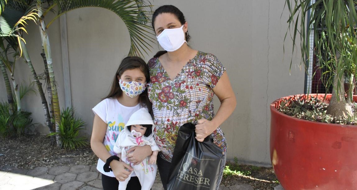 Mães sorteadas recebem kit do Vinho Dom Bosco