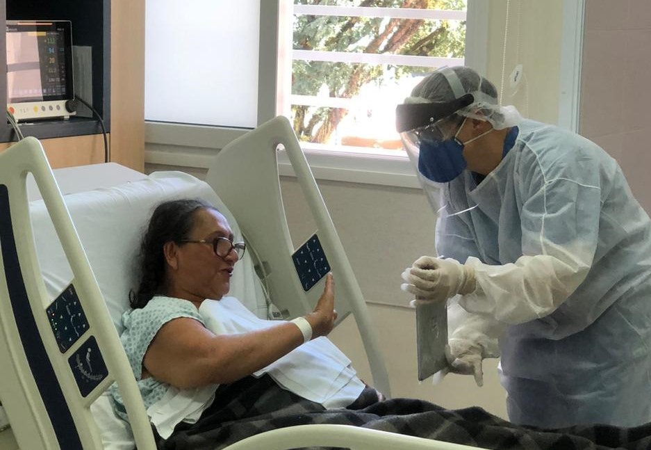  Pós-UTI no São Vicente libera tablet para paciente falar com familiares