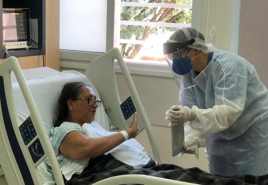  Pós-UTI no São Vicente libera tablet para paciente falar com familiares
