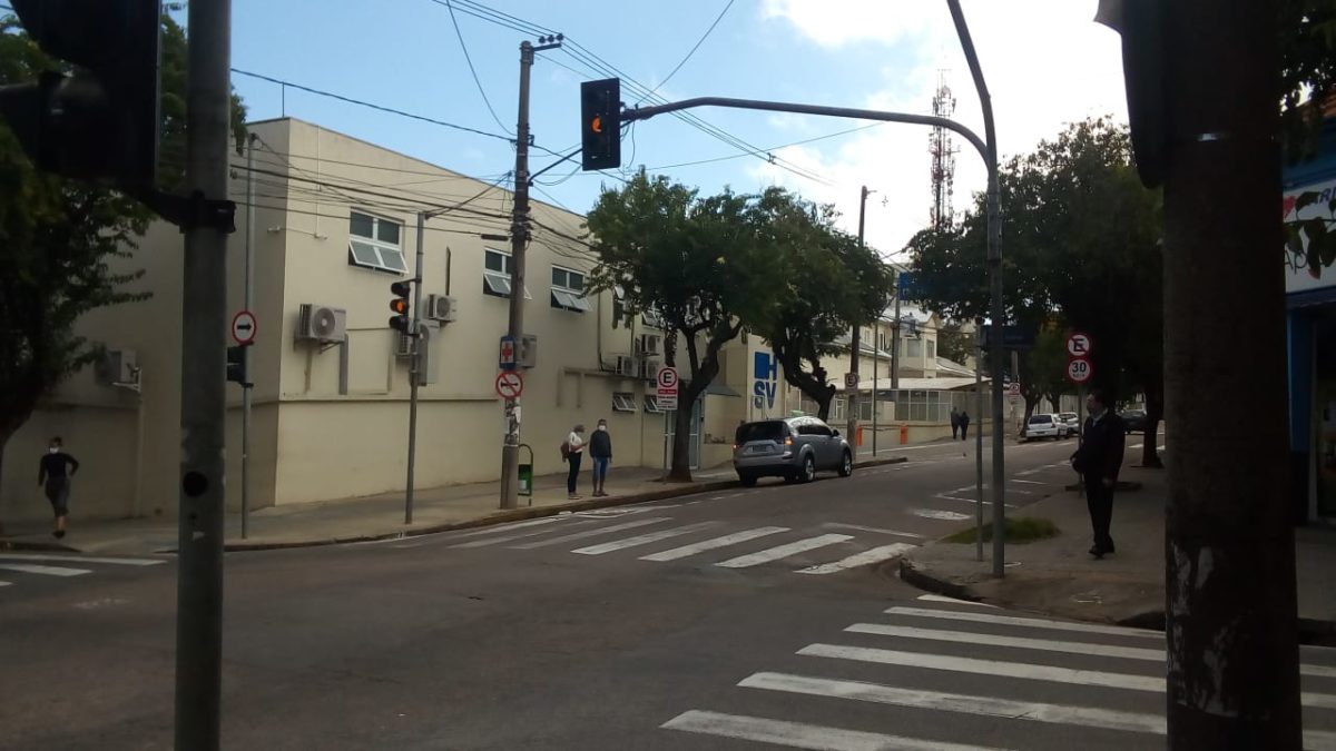 Cobrança de estacionamento nas ruas volta, exceto entorno de hospitais