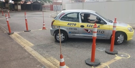 Escolas de artes e idiomas podem reabrir e cidade libera cinema drive-in