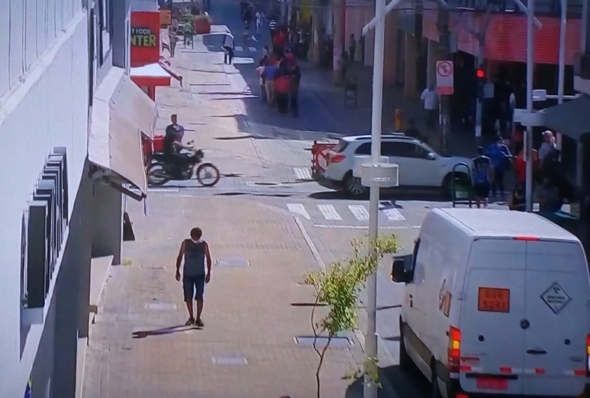 Menos gente nas ruas no dia que cidade chega a 215 óbitos pela Covid-19