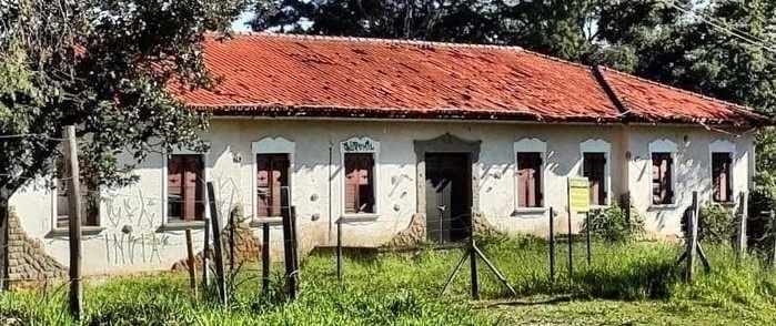 Movimento quer restaurar antiga escola da Ermida