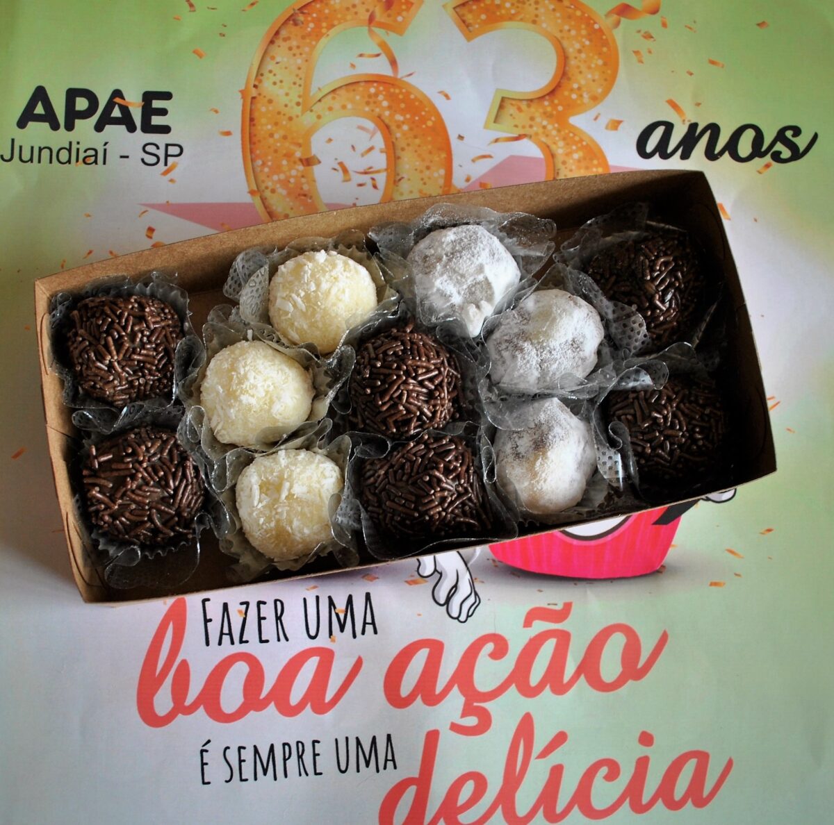 Para adoçar a quarentena: você se delicia e ajuda a Apae