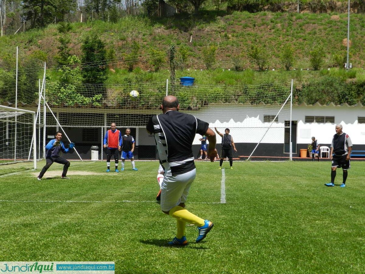 Decreto indica não ser recomendável, mas libera futebol nos clubes