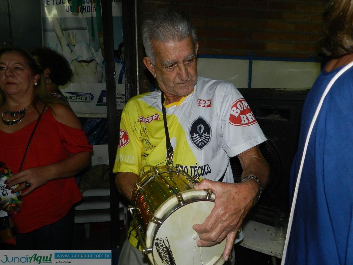 Em pleno Carnaval, Waldir Xará foi tocar a sua cuíca em outras bandas