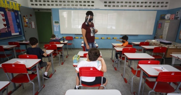  Governo de SP anuncia retomada gradual e facultativa das aulas presenciais