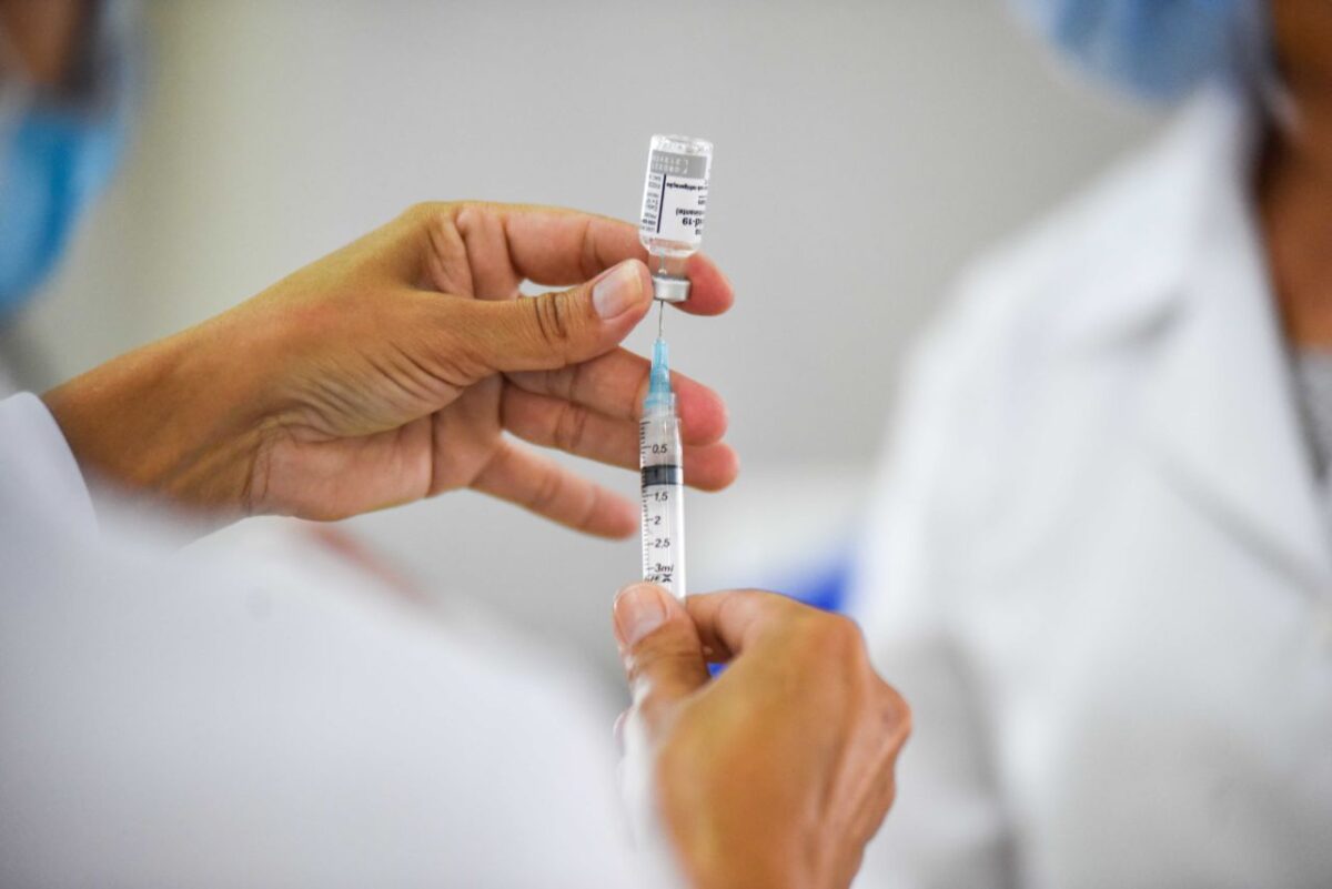 Vacina contra Covid: a vez de quem tem 32 anos