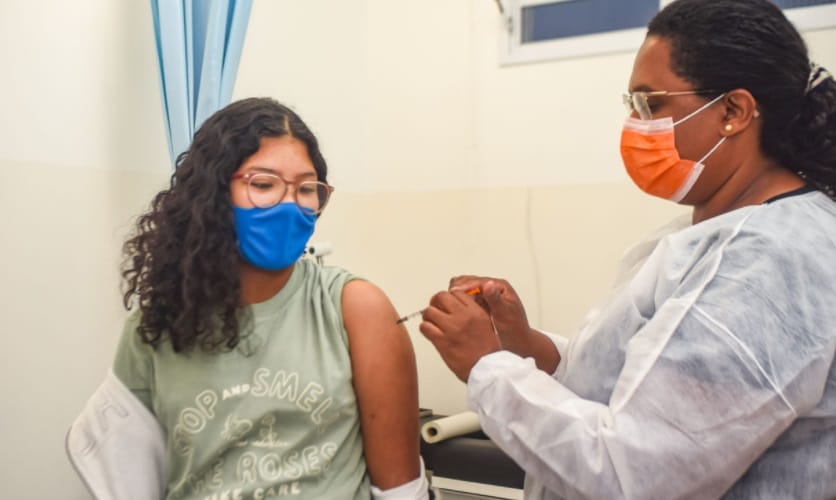 Terça abre agendamento da vacina para adolescentes de 15 a 17 anos