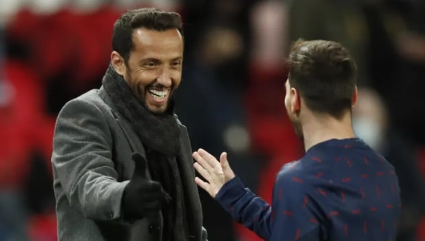 Nenê é reverenciado como rei na França