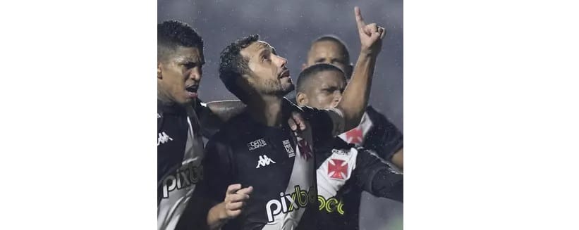 Nenê chega a 150 jogos, marca e só perde em gols para Romário no Vasco