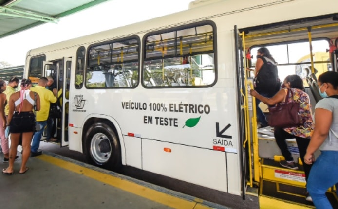 Tem ônibus elétrico em testes nas ruas