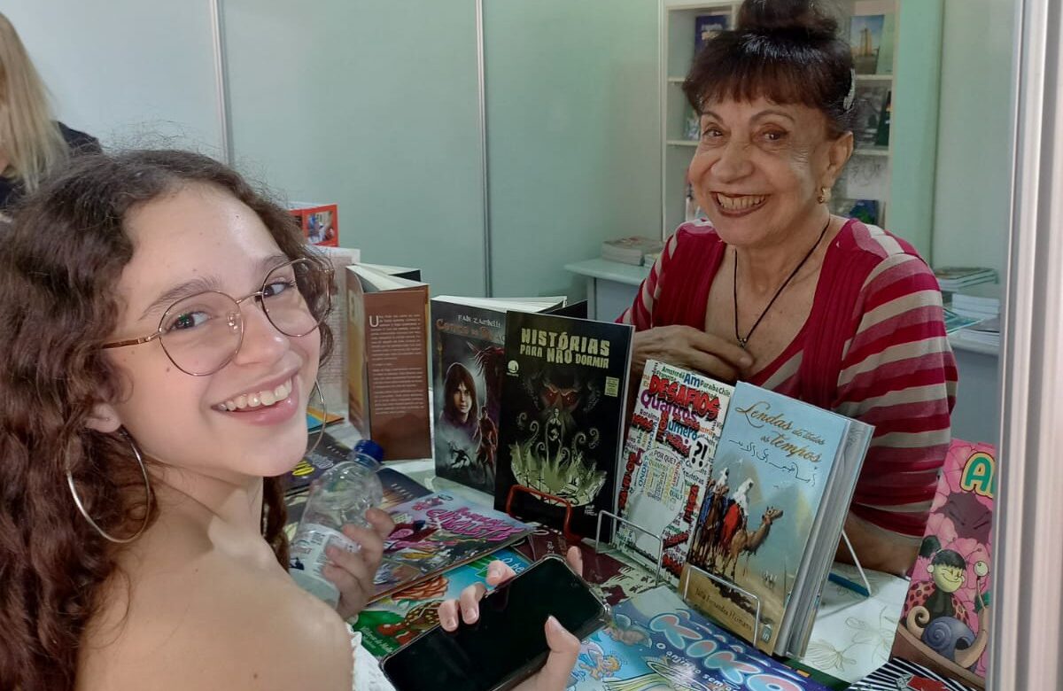Festa da Uva tem banca de livros de autores de Jundiaí